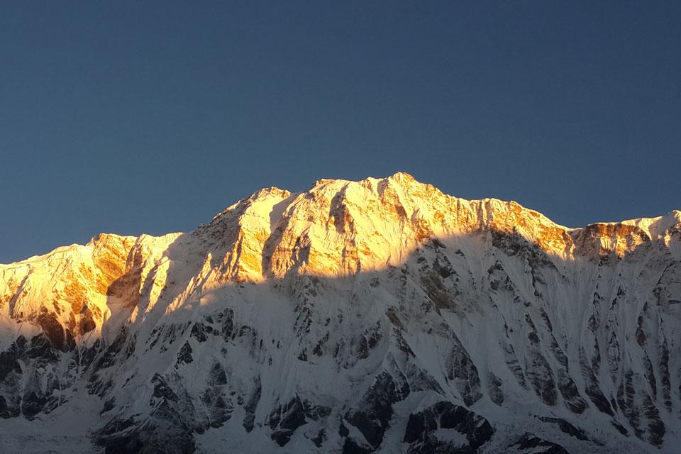 When is the best time to hike to the Annapurna region?
